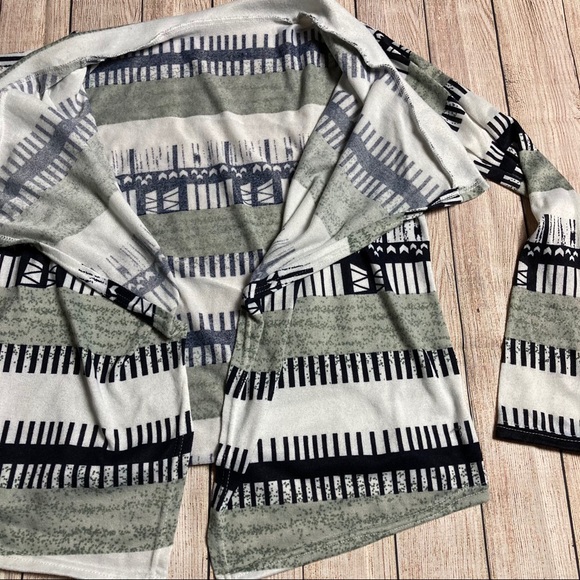 Lightweight Patterned Cardigan - Picture 8 of 12